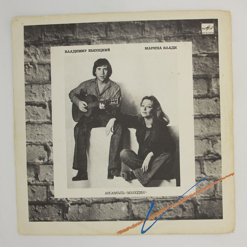 1974 высоцкий песни. влади поет. фотосессия в высоцком. пластинка высоцкий влади. влади поет.