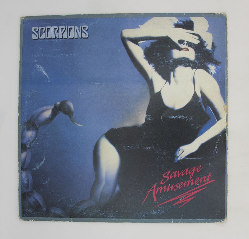 Believe scorpion. Scorpions Savage Amusement 1988 32-5604. Футляр для граммофонных пластинок. Пластинка скорпионс Gold Ballads. Винил скорпионс.