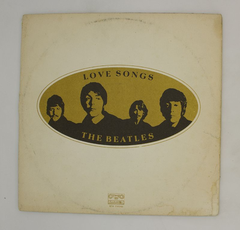 Beatles love is. Пластинка Битлз. The Beatles пластинки. Советские пластинки Битлз. Beatles Love Songs пластинка.