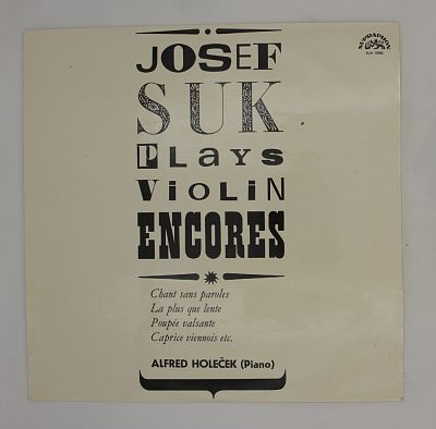 Играет на скрипке на Бис