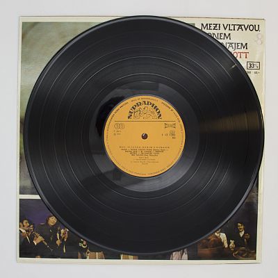 Между Влтавой, Доном И Дунаем